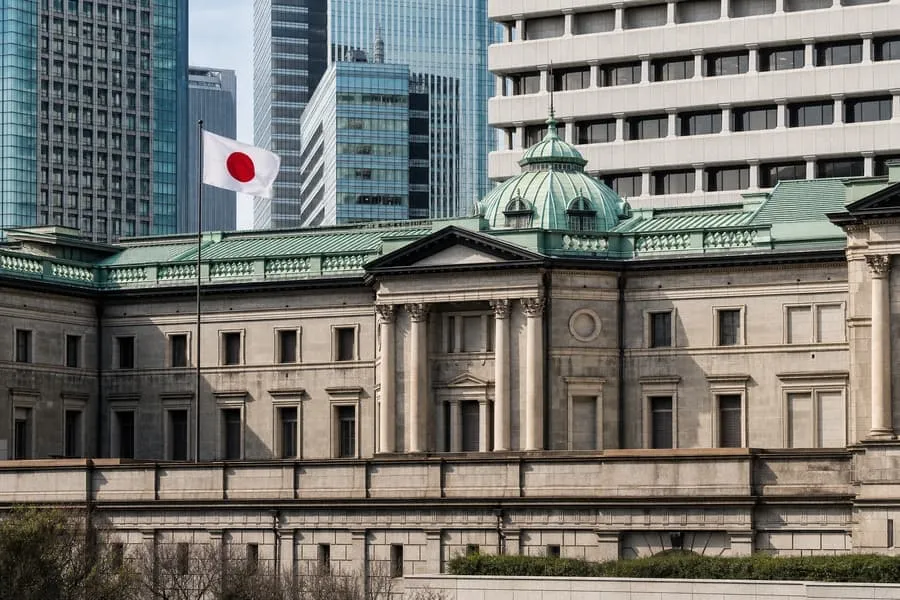 Banco do Japão sobe taxas para 1% e Fed reúne-se — pressão global sobre juros
